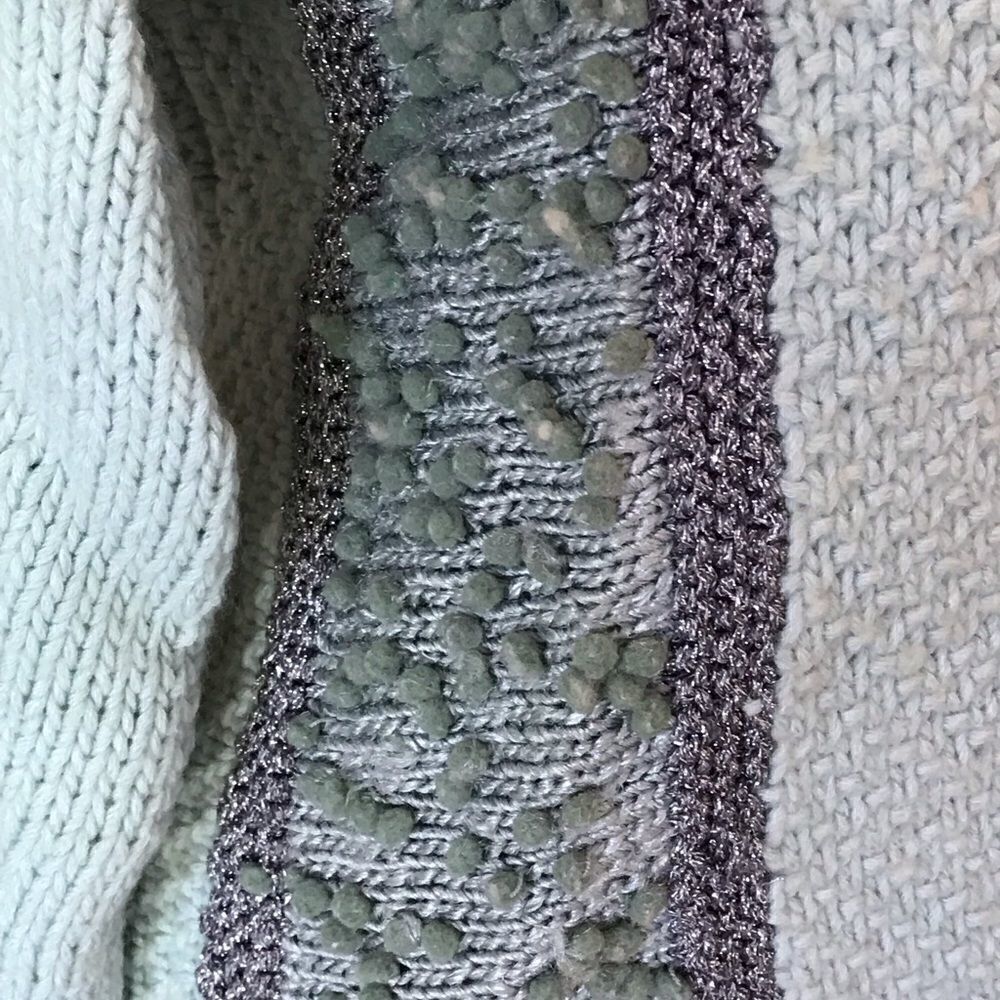 Vintage HAND knit sweater vintage 80s sea foam green with silver accent - Picture 3 of 9